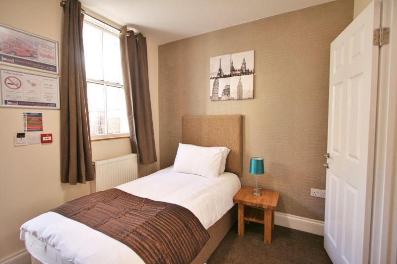 Central Studios Gloucester Place By Roomsbooked Cheltenham Exterior foto